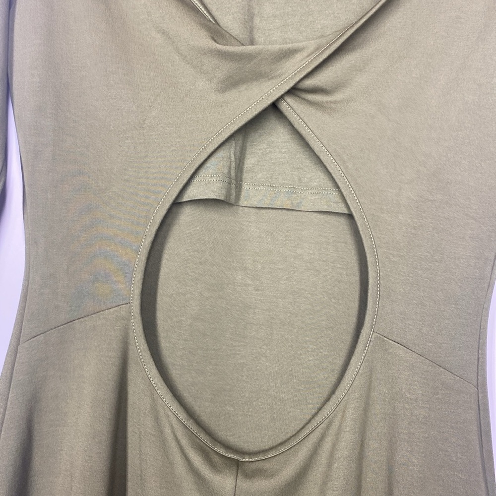 “Winter Clearance” Fabletics Pullover Open Back Green Dress Size Medium - Picture 6 of 9